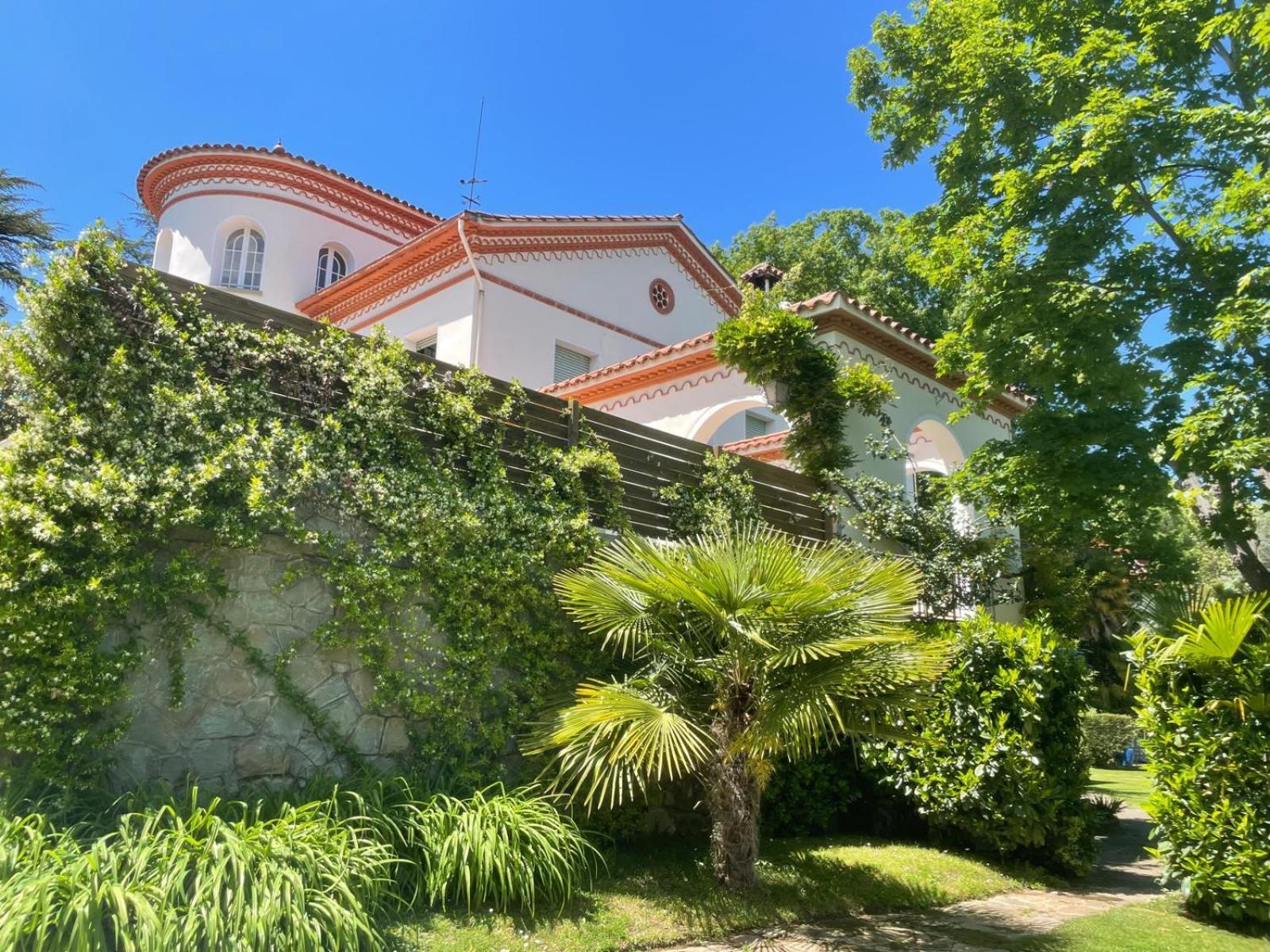 Espectacular Casa Chateau En El Centro De Olot Eksteriør billede