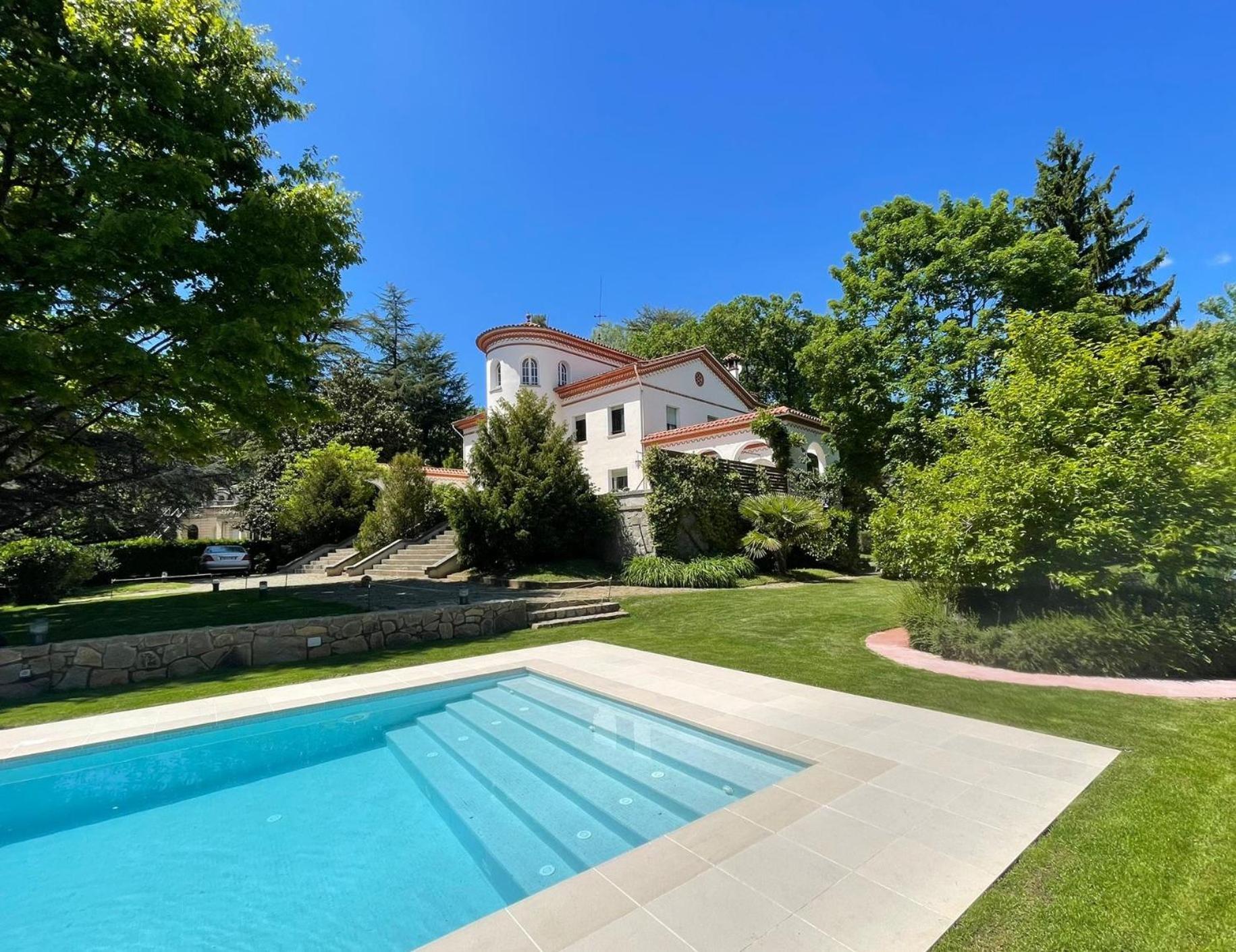 Espectacular Casa Chateau En El Centro De Olot Eksteriør billede